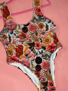Flores Bordadas Swimsuit completo
