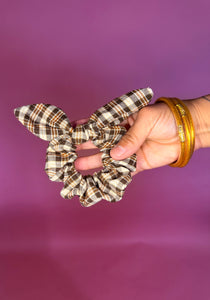 Checkerwood brown scrunchie w bow